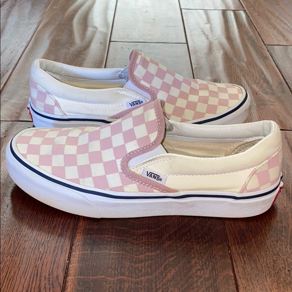 WOMENS SIZE 7 PURPLE CHECKERED VANS! 😁